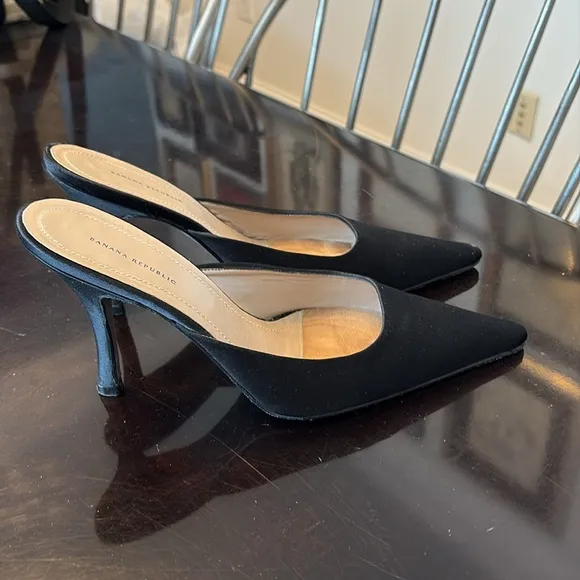 🐆 Banana republic, black pointed toe, satin, high, heel slides, mules