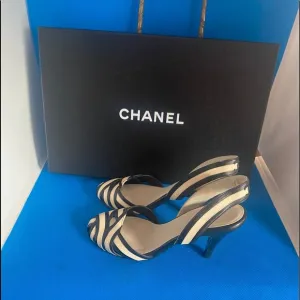 👠 Chanel slingback pumps 34.5C Lanyard on the back CHANEL logo timeless Heel
