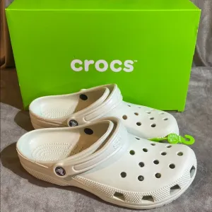🆕 Crocs Classic Clog - Whitewomen’s size 11 Men’s size 9