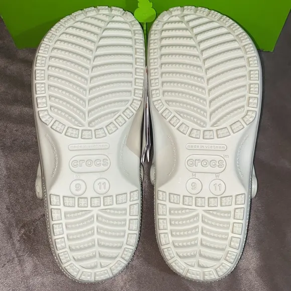 🆕 Crocs Classic Clog - Whitewomen’s size 11 Men’s size 9