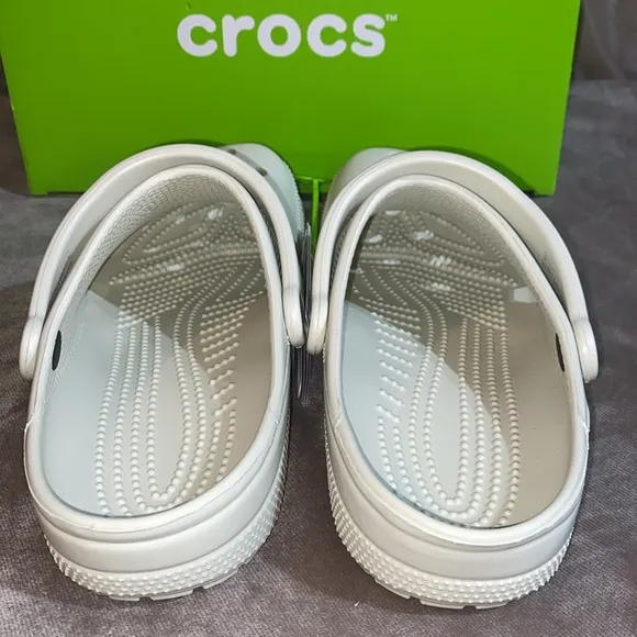 🆕 Crocs Classic Clog - Whitewomen’s size 11 Men’s size 9