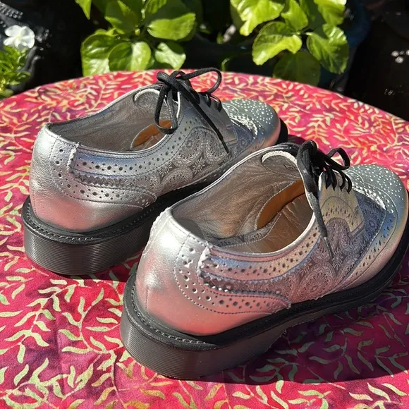 🏴󠁧󠁢󠁥󠁮󠁧󠁿 Dr. Martens Silver MIE Medallion Brogue Wingtip Oxfords UK 5