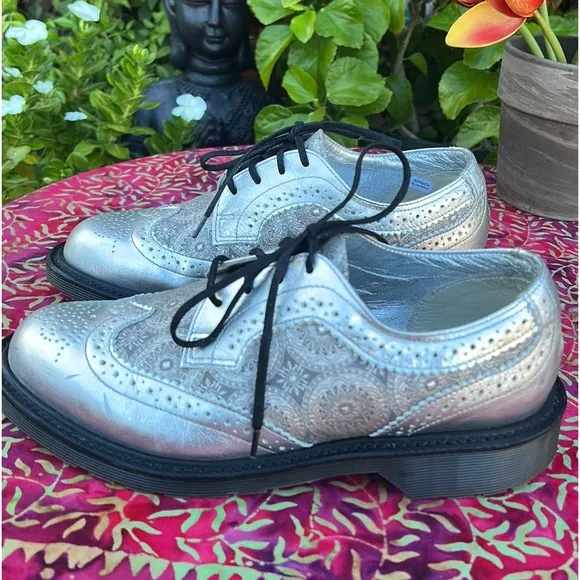 🏴󠁧󠁢󠁥󠁮󠁧󠁿 Dr. Martens Silver MIE Medallion Brogue Wingtip Oxfords UK 5