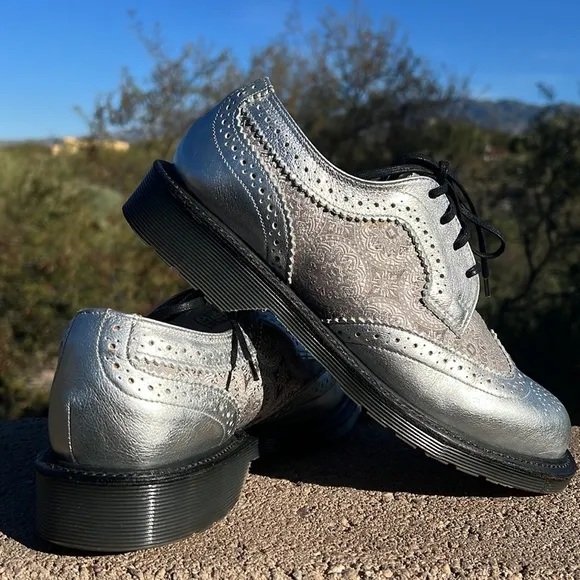 🏴󠁧󠁢󠁥󠁮󠁧󠁿 Dr. Martens Silver MIE Medallion Brogue Wingtip Oxfords UK 5