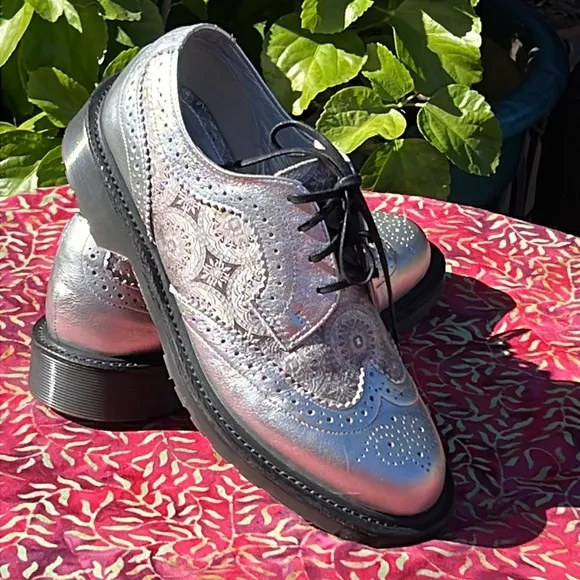 🏴󠁧󠁢󠁥󠁮󠁧󠁿 Dr. Martens Silver MIE Medallion Brogue Wingtip Oxfords UK 5