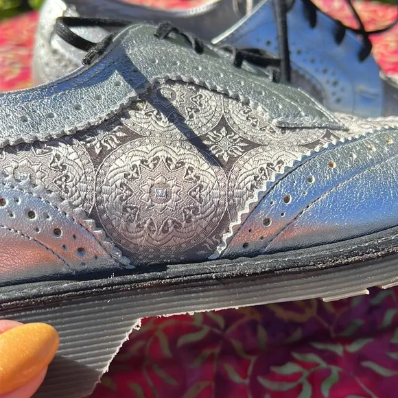 🏴󠁧󠁢󠁥󠁮󠁧󠁿 Dr. Martens Silver MIE Medallion Brogue Wingtip Oxfords UK 5