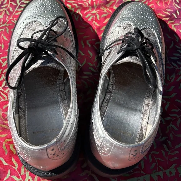🏴󠁧󠁢󠁥󠁮󠁧󠁿 Dr. Martens Silver MIE Medallion Brogue Wingtip Oxfords UK 5