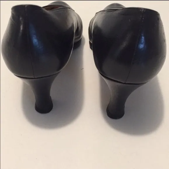 👠 Gucci black leather kitten heels 🔥
