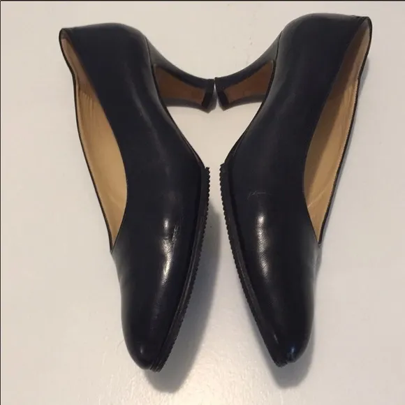 👠 Gucci black leather kitten heels 🔥