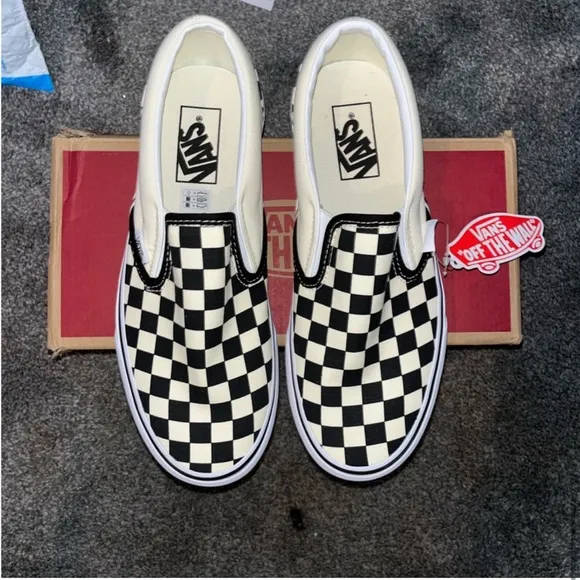 🎉 HOST PICK 🎉 *NEW* 🆕 VANS Classic Slip- On Checkerboard Shoe- Mens 6.5 Womens 8
