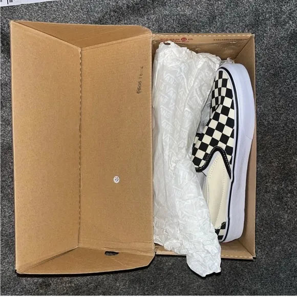 🎉 HOST PICK 🎉 *NEW* 🆕 VANS Classic Slip- On Checkerboard Shoe- Mens 6.5 Womens 8