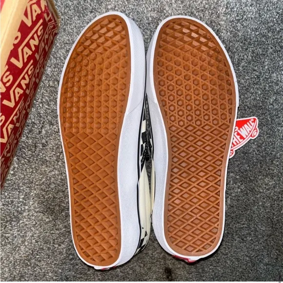 🎉 HOST PICK 🎉 *NEW* 🆕 VANS Classic Slip- On Checkerboard Shoe- Mens 6.5 Womens 8