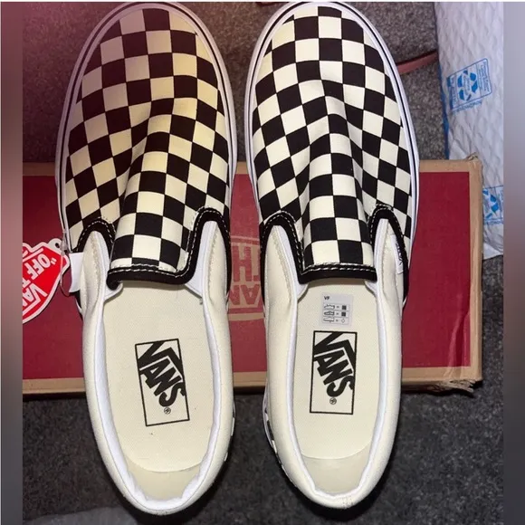 🎉 HOST PICK 🎉 *NEW* 🆕 VANS Classic Slip- On Checkerboard Shoe- Mens 6.5 Womens 8