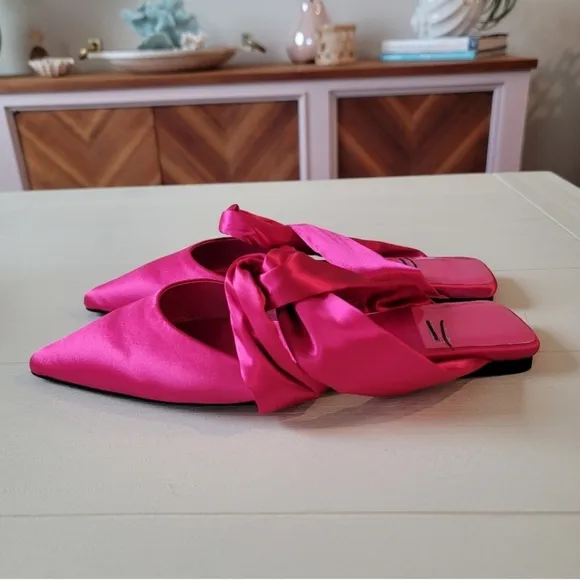 🆕️ Jeffrey Campbell Tied Down Knot Mules in Fuschia Satin