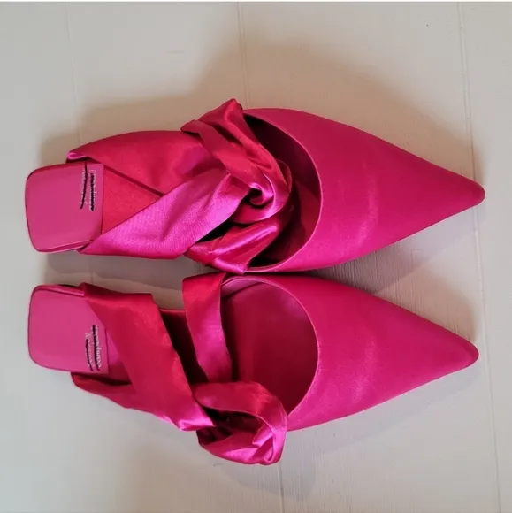 🆕️ Jeffrey Campbell Tied Down Knot Mules in Fuschia Satin