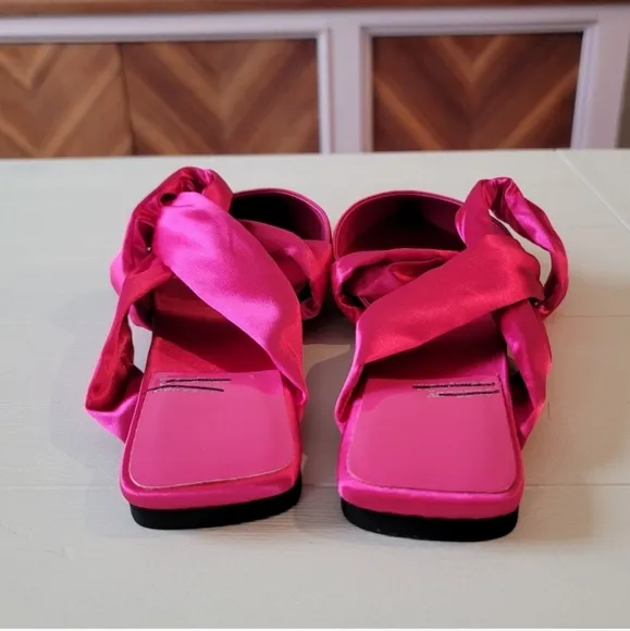 🆕️ Jeffrey Campbell Tied Down Knot Mules in Fuschia Satin