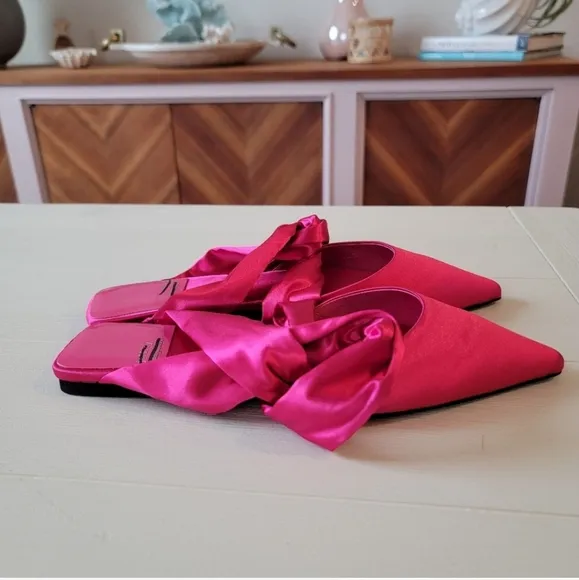 🆕️ Jeffrey Campbell Tied Down Knot Mules in Fuschia Satin