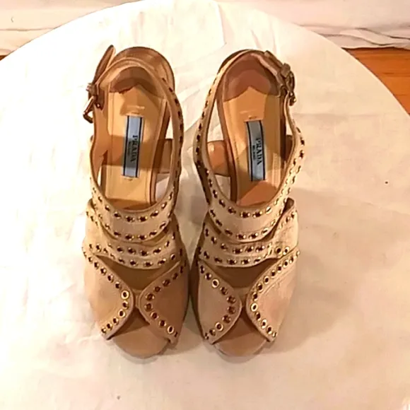 🔥🔥 Like New Prada (Italy) Taupe Suede Heels.