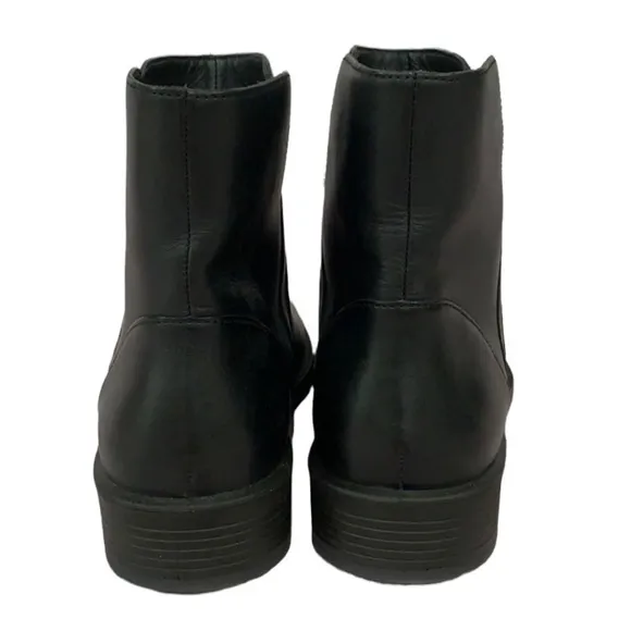 - NWOB Umberto Raffini Black Trina Leather Pull-on Boot Plush Lined