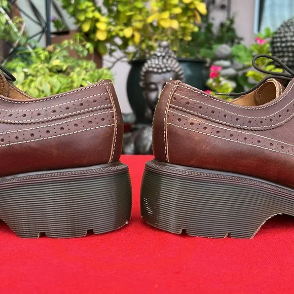 🏴󠁧󠁢󠁥󠁮󠁧󠁿 Vintage Dr. Martens MIE Platform Babydoll Brogue Brown Wingtips UK 7