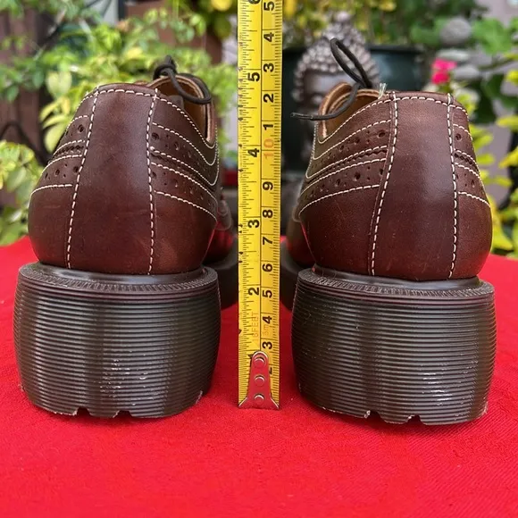 🏴󠁧󠁢󠁥󠁮󠁧󠁿 Vintage Dr. Martens MIE Platform Babydoll Brogue Brown Wingtips UK 7