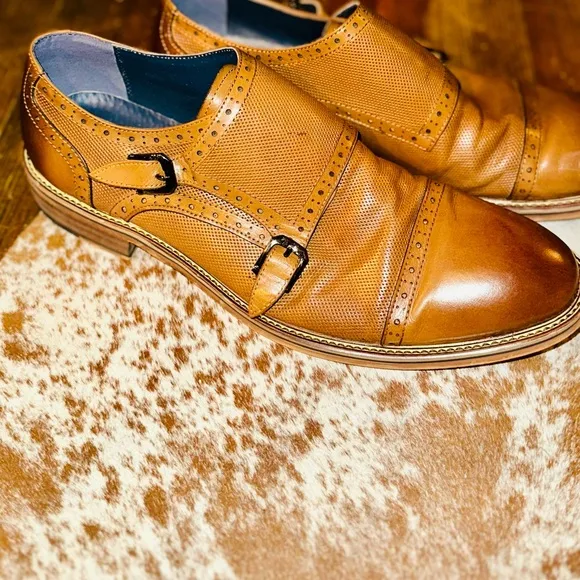 • Vintage Foundry • Tan Leather Oxfords with Broguing and Cap Toe