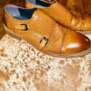 • Vintage Foundry • Tan Leather Oxfords with Broguing and Cap Toe
