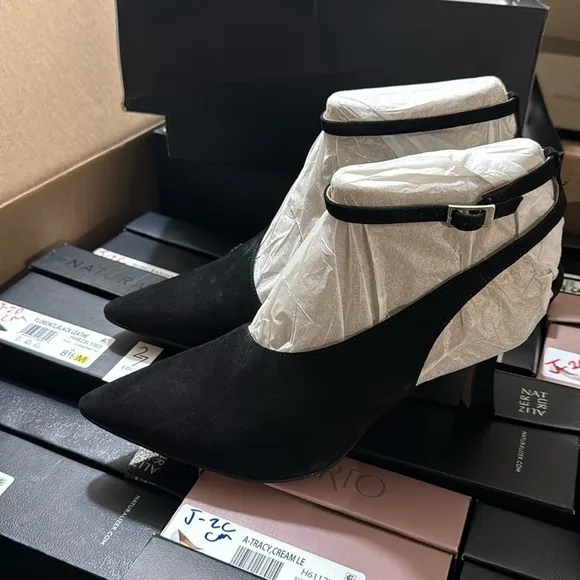 27 EDIT NATURALIZER Adelice Half D'orsay Pump In Black Suede (WIDE)