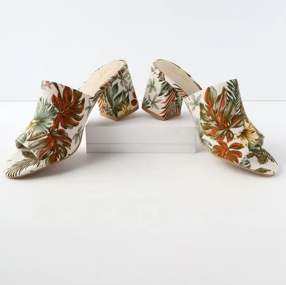 ⭐️40% Off⭐️ Seychelles Commute Peep Toe Mules in Tropical Print