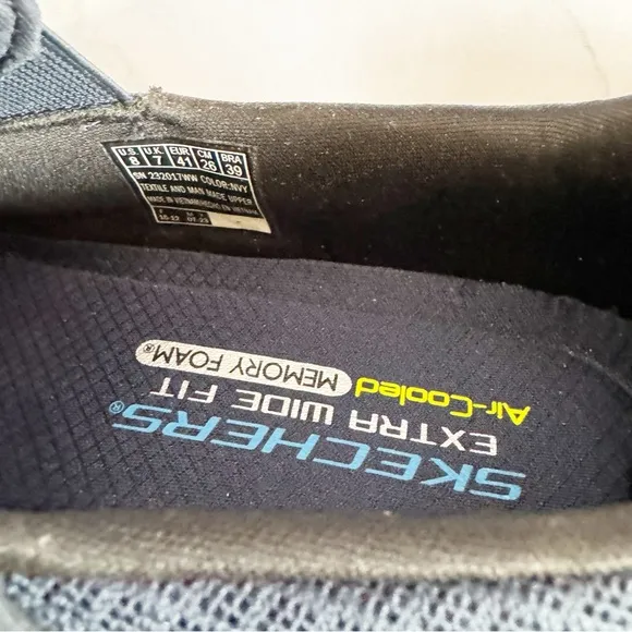 534. Skechers Navy Blue Gray Mens 8 Sneakers Slip-On Extra Wide Fit Lightweight