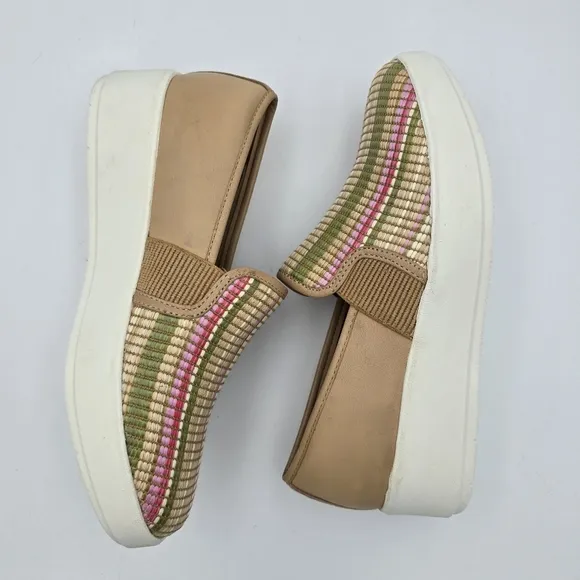 7.5W Wide Width Clarks Layton Petal Women's Slip-On Shoes, Light Tan/Multicolor