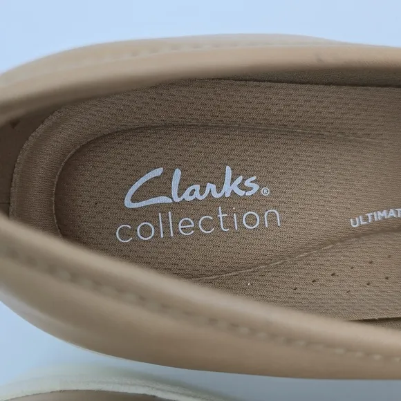 7.5W Wide Width Clarks Layton Petal Women's Slip-On Shoes, Light Tan/Multicolor