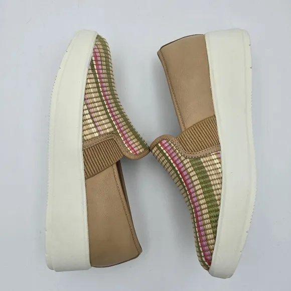 7.5W Wide Width Clarks Layton Petal Women's Slip-On Shoes, Light Tan/Multicolor