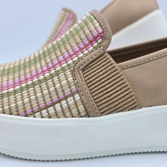 7.5W Wide Width Clarks Layton Petal Women's Slip-On Shoes, Light Tan/Multicolor