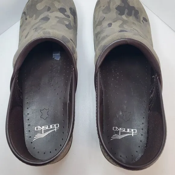 8495 Dansko Womens Professional Suede Camo Soft Clogs Size 41 EU 9.5 US Nurse