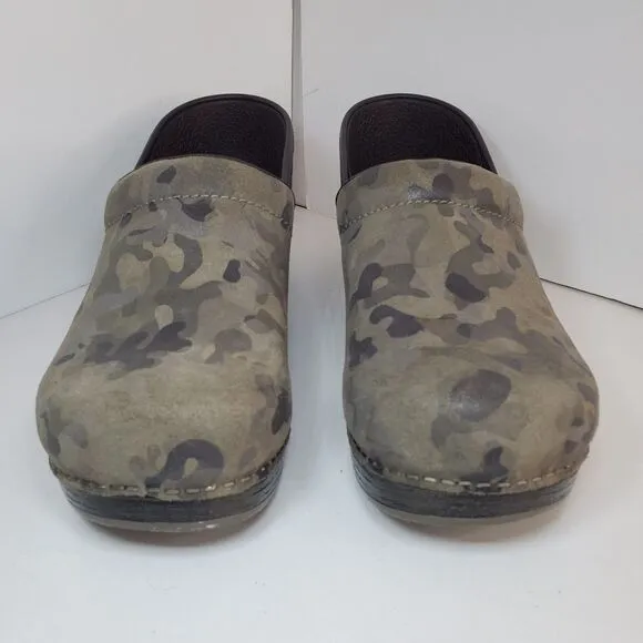 8495 Dansko Womens Professional Suede Camo Soft Clogs Size 41 EU 9.5 US Nurse