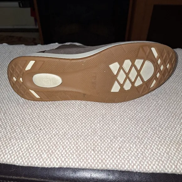 A pair of Stacy Adam's men's slip-on booties in a size 10M. EUC
