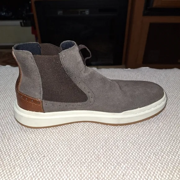 A pair of Stacy Adam's men's slip-on booties in a size 10M. EUC
