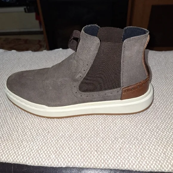 A pair of Stacy Adam's men's slip-on booties in a size 10M. EUC