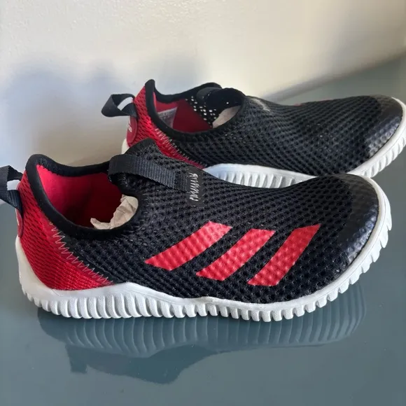 Adidas Kids Rapidazen Slip-on mesh Sneakers Size 2 Sand to water Almost like new