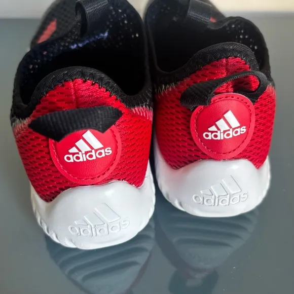 Adidas Kids Rapidazen Slip-on mesh Sneakers Size 2 Sand to water Almost like new
