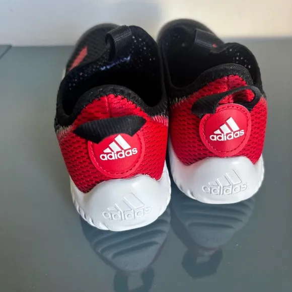 Adidas Kids Rapidazen Slip-on mesh Sneakers Size 2 Sand to water Almost like new