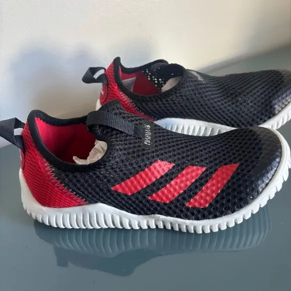 Adidas Kids Rapidazen Slip-on mesh Sneakers Size 2 Sand to water Almost like new