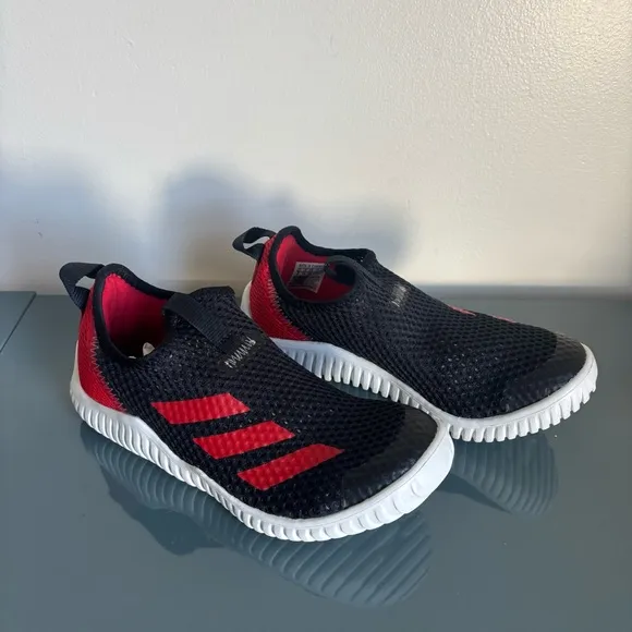 Adidas Kids Rapidazen Slip-on mesh Sneakers Size 2 Sand to water Almost like new