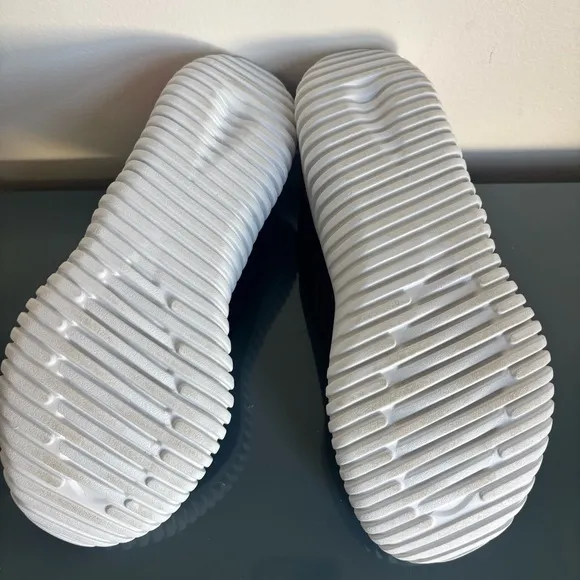 Adidas Kids Rapidazen Slip-on mesh Sneakers Size 2 Sand to water Almost like new