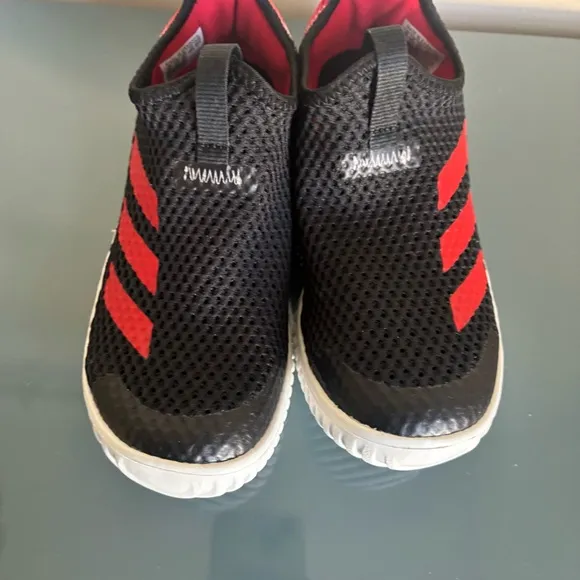 Adidas Kids Rapidazen Slip-on mesh Sneakers Size 2 Sand to water Almost like new