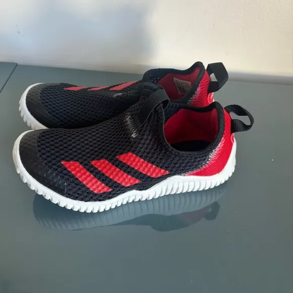 Adidas Kids Rapidazen Slip-on mesh Sneakers Size 2 Sand to water Almost like new