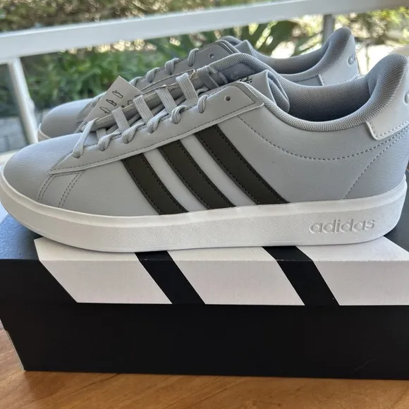Adidas men's Sz 10 Grand Court 2.0 Gray White Olive Shoes Sneaker ID4468 NEW