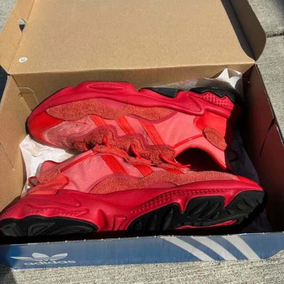 Adidas Originals Ozweego Men's Size 13.5 Red Athletic Running Shoes Sneakers