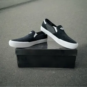 Adidas Schmoofoil Skateboarding Shoes Black Slip-On Sneakers Men's Size 11.5
